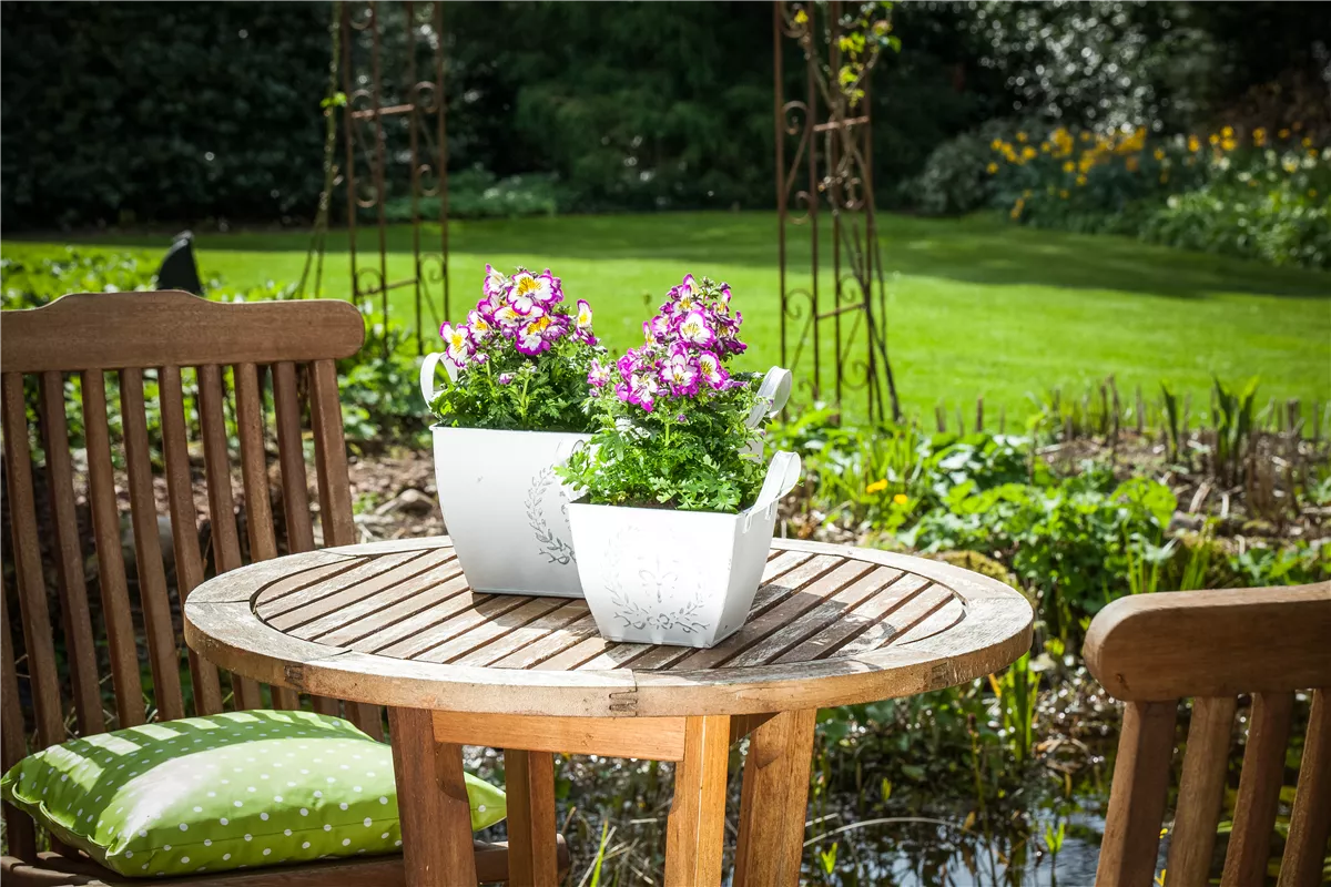 Wohnen im Grünen – so schafft man eine Gartenoase - Gartenwelt Kremer