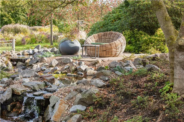 Gartenmöbel im Garten